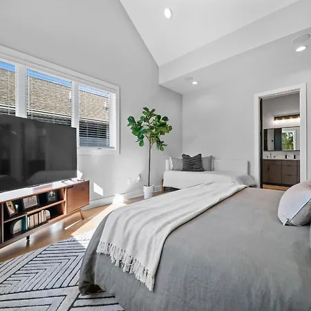 Mid-century Luxury Rooftop Lounge Near Broadway