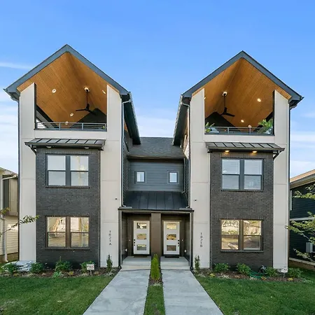 Mid-century Luxury Rooftop Lounge Near Broadway Nashville