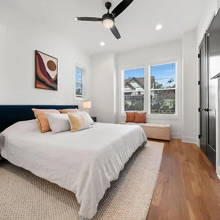 Holiday home Mid-century Luxury Rooftop Lounge Near Broadway