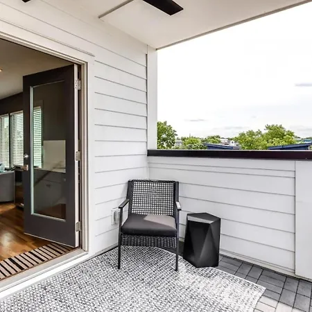 Skyline View With Rooftop Deck Holiday home