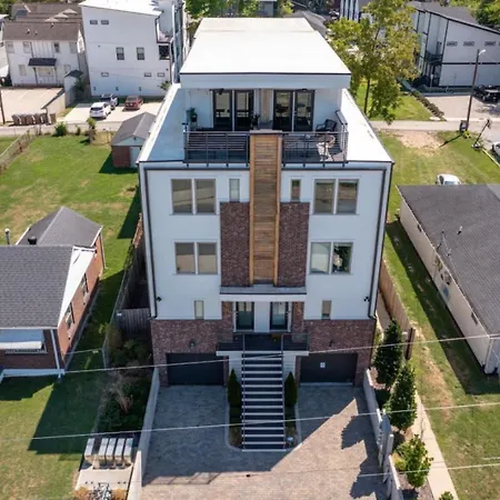 Skyline View With Rooftop Deck * Nashville