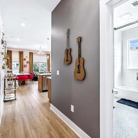 Apartment Rooftop Views Stylish Decor Nash Downtown Access Nashville