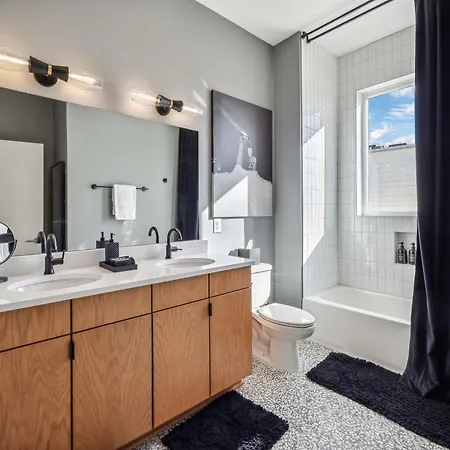 Rooftop Views Stylish Decor Nash Downtown Access Apartment Nashville