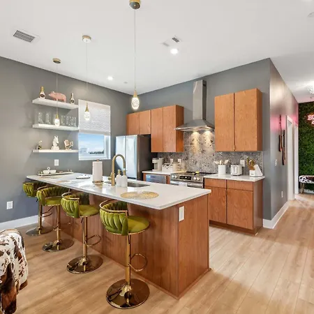 Rooftop Views Stylish Decor Nash Downtown Access Apartment