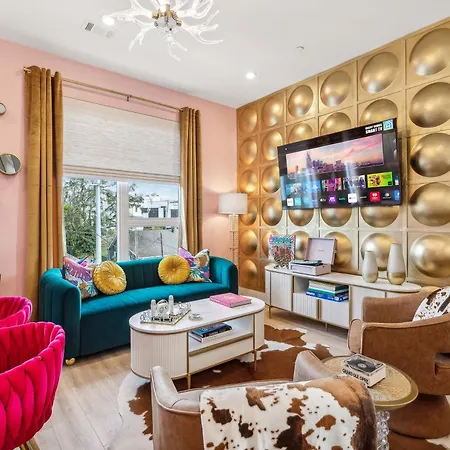 Apartment Rooftop Views Stylish Decor Nash Downtown Access