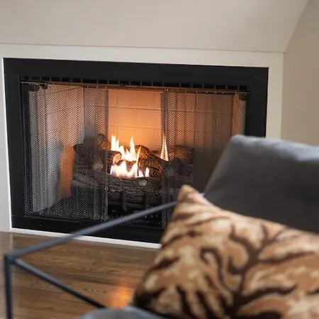The Lyric - New Luxury Home, Rooftop With Firepit! *