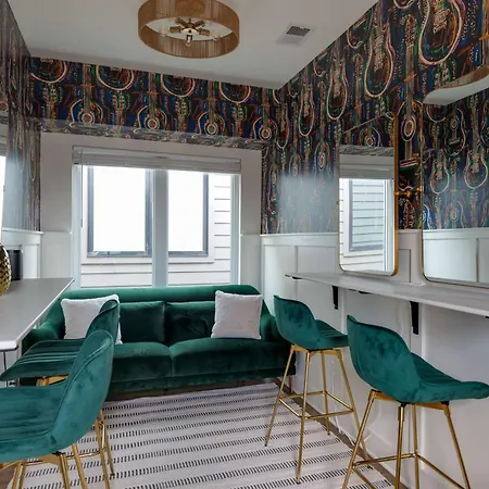 Holiday home The Lyric - New Luxury Home, Rooftop With Firepit! *