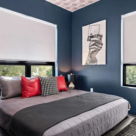 The Crescendo - On Music Row Apartment