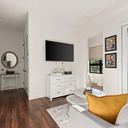 The Crescendo - On Music Row Apartment Nashville