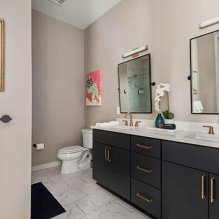 The Crescendo - On Music Row Apartment *