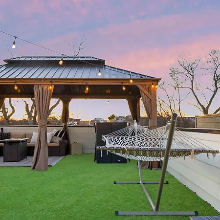 Holiday home The Lyric - New Luxury Home, Rooftop With Firepit!