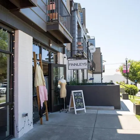 1103 Lawrence Ave Hbr *