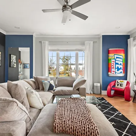 Holiday home Dream - Luxury 3br Townhouse With Rooftop View *