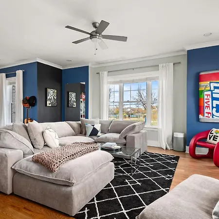 Holiday home Dream - Luxury 3br Townhouse With Rooftop View