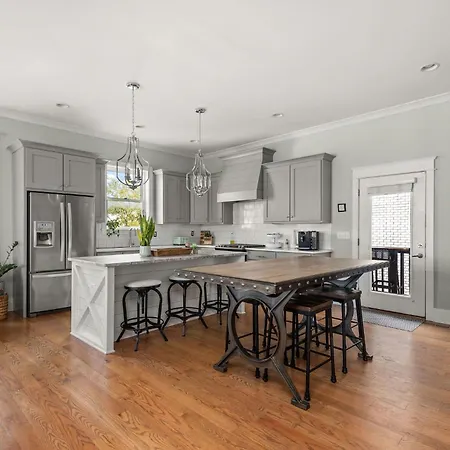 Holiday home Dream - Luxury 3br Townhouse With Rooftop View