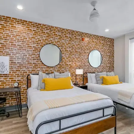 The Muse - Modern 2br With Private Balcony And Rooftop Access