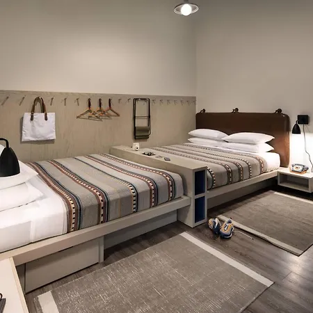 Moxy Vanderbilt Area Hotel 3*