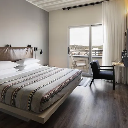 Moxy Vanderbilt Area Hotel 3*