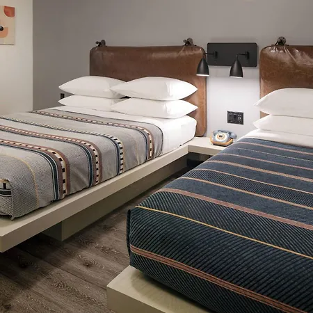 Hotel Moxy Vanderbilt Area 3*