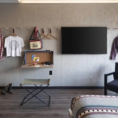 Moxy Vanderbilt Area Hotel 3*