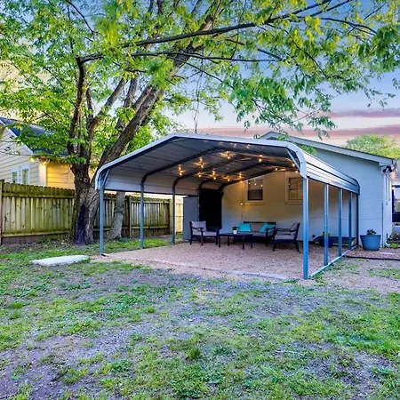 Near Downtown, King Bed, Private Yard, Free Parking