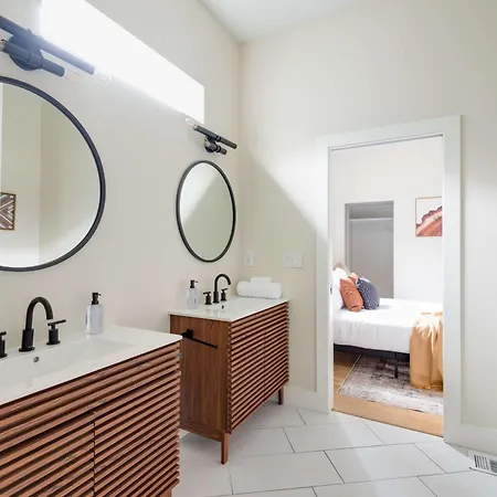 The Wrangler - Hot Tub Minutes To Broadway Holiday home *