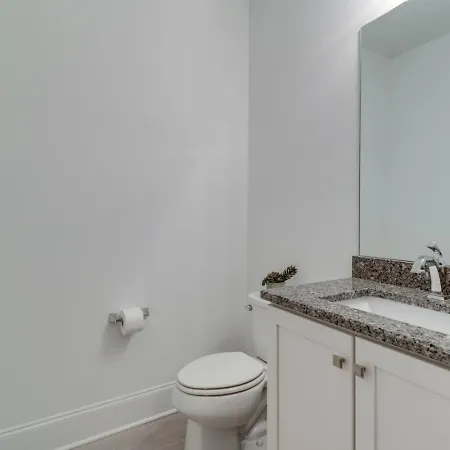 Elegant Townhouse Near Broadway *
