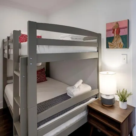 Minutes To Broadway Stylish Gated Townhome Holiday home Nashville