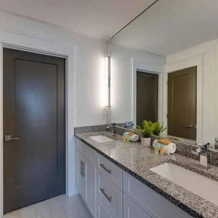 Holiday home Minutes To Broadway Unwind In Style *