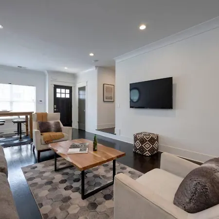 Minutes To Broadway Unwind In Style Holiday home