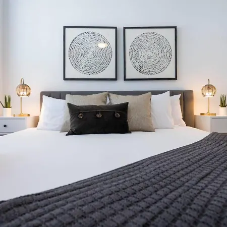 Minutes To Broadway Pet Friendly Escape Holiday home