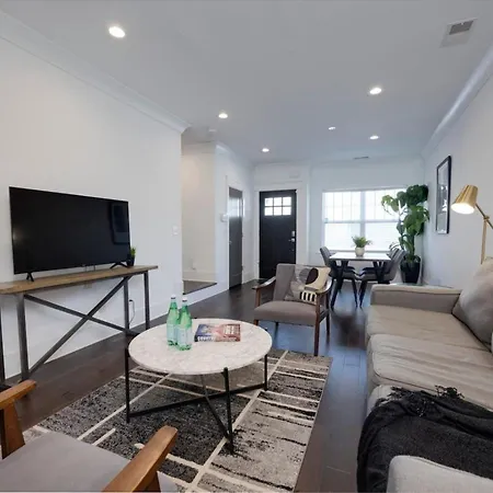 Minutes To Broadway Pet Friendly Escape