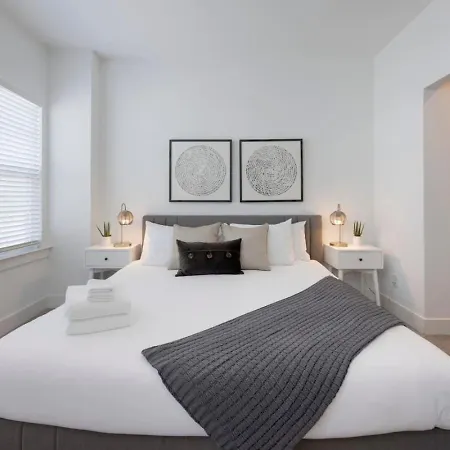 Minutes To Broadway Pet Friendly Escape Holiday home