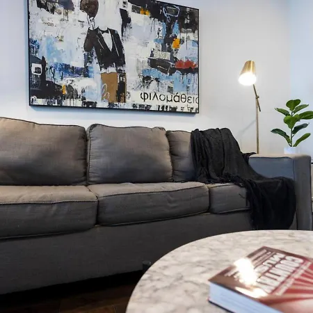 Minutes To Broadway Pet Friendly Escape *