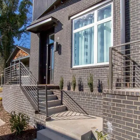 Beautiful West Rooftop Deck Holiday home Nashville