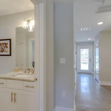 Chic Private Rooftop Minutes To Downtown Holiday home Nashville