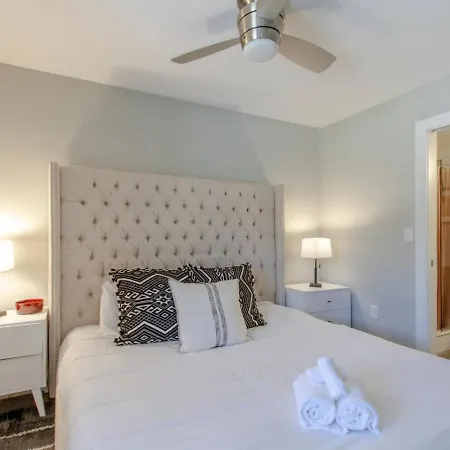 Chic Private Rooftop Minutes To Downtown Holiday home