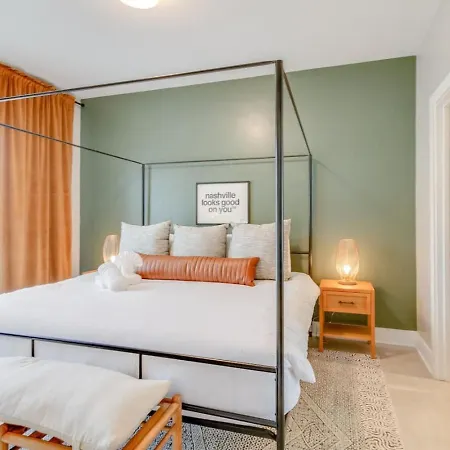 The Ultimate Double Rooftop Deck With Skyline Views Holiday home
