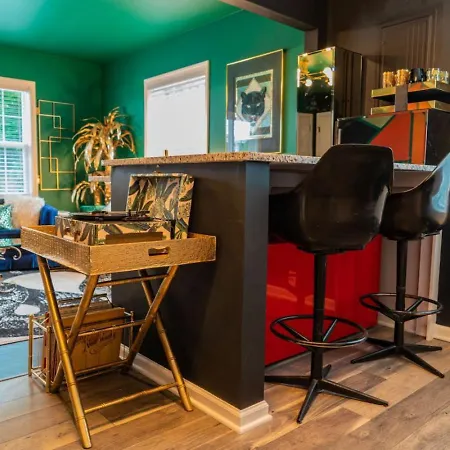 Eccentric East Nash Unique Design *