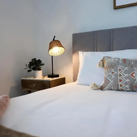 Minutes To Broadway Spacious Townhouse Holiday home Nashville