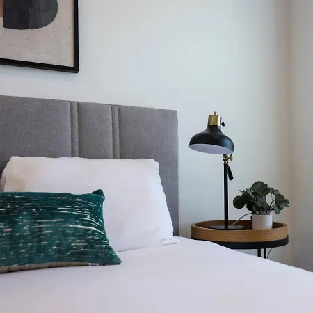 Minutes To Broadway Spacious Townhouse *