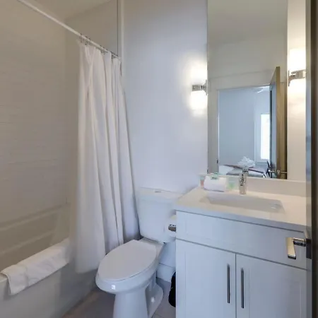 Holiday home Minutes To Broadway Spacious Townhouse