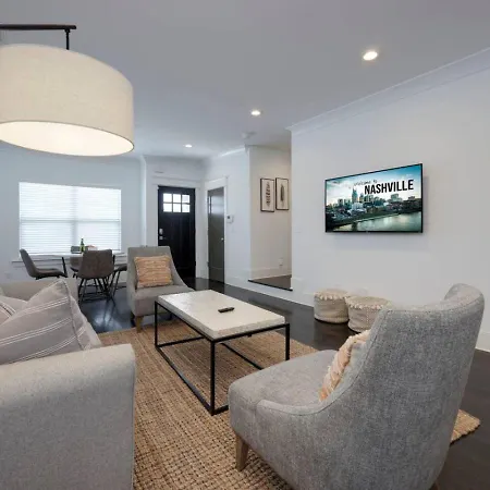 Holiday home Minutes To Broadway Spacious Townhouse *