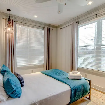 Gulch Getaway The Nash Nest Epic Rooftop Holiday home Nashville