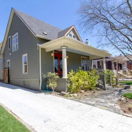 Holiday home Huge Vandy Minutes To Downtown Walk To Grocery *