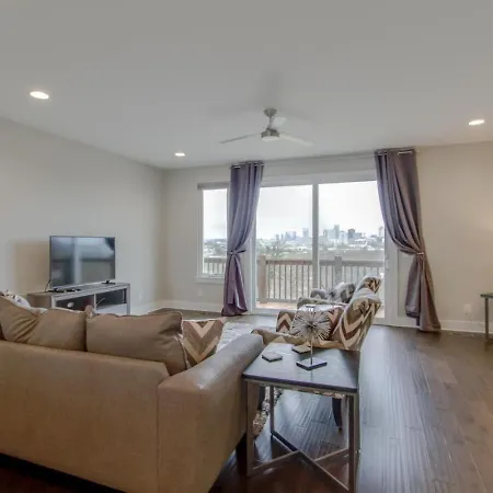Holiday home Overlook Luxury Amenities Minutes To Downtown *