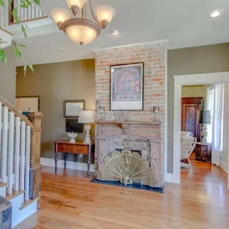 Holiday home Huge Vandy Minutes To Downtown Walk To Grocery