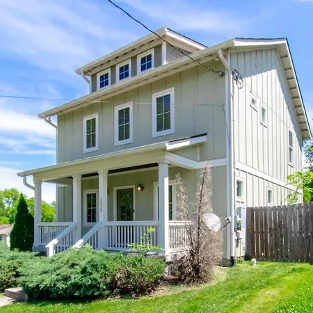 Hilltop Charmer Super Close To Downtown Three Bedroom Nashville