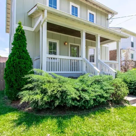 Holiday home Hilltop Charmer Super Close To Downtown Three Bedroom Nashville