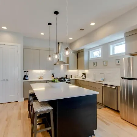 Panoramic View 8 Comfy Beds Multilevel Townhome Holiday home *